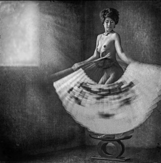 Tipping Her Orient Tipping Her Orient